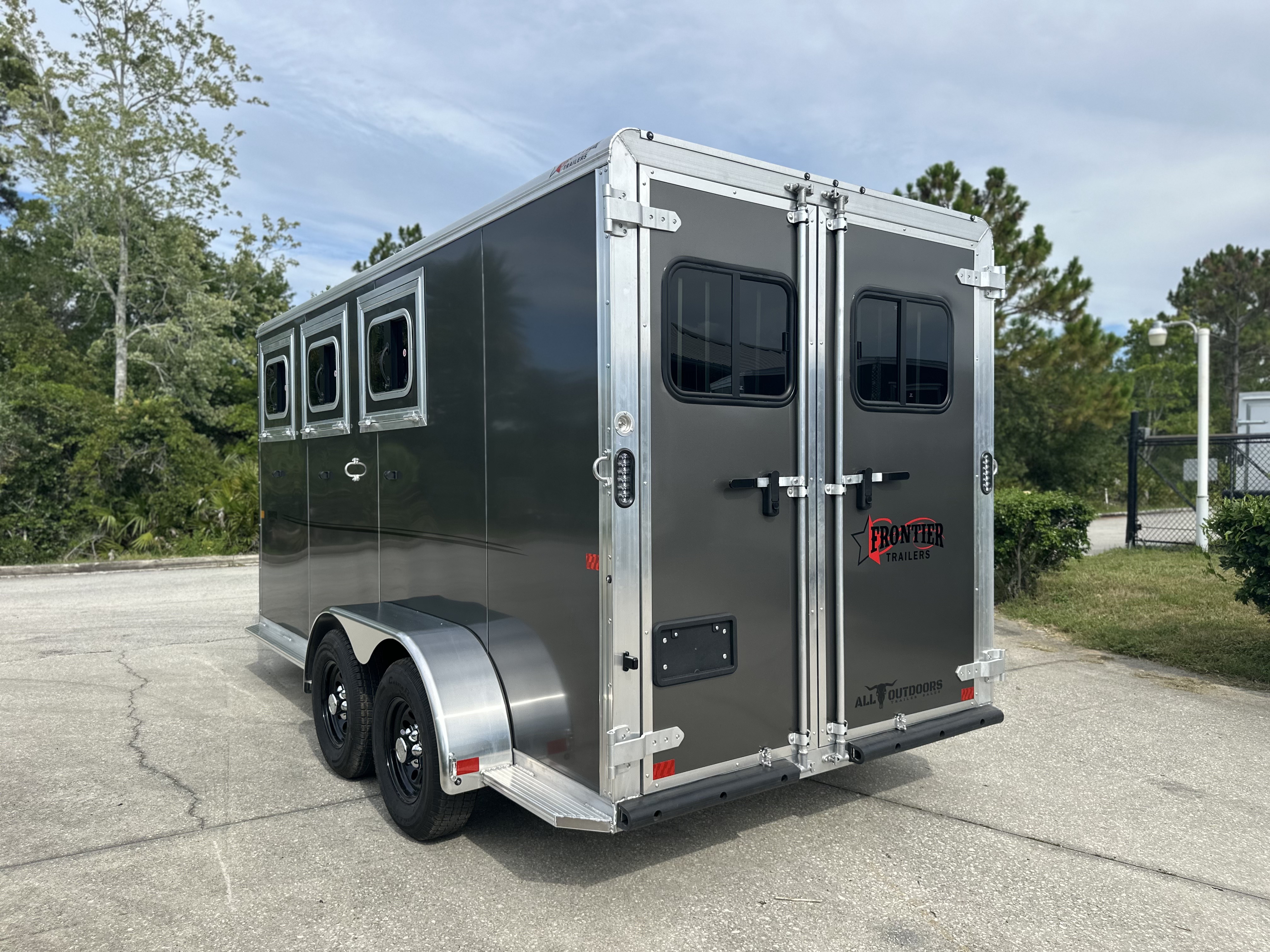 New 2026 Frontier Trailers Strider 3 Horse Trailer