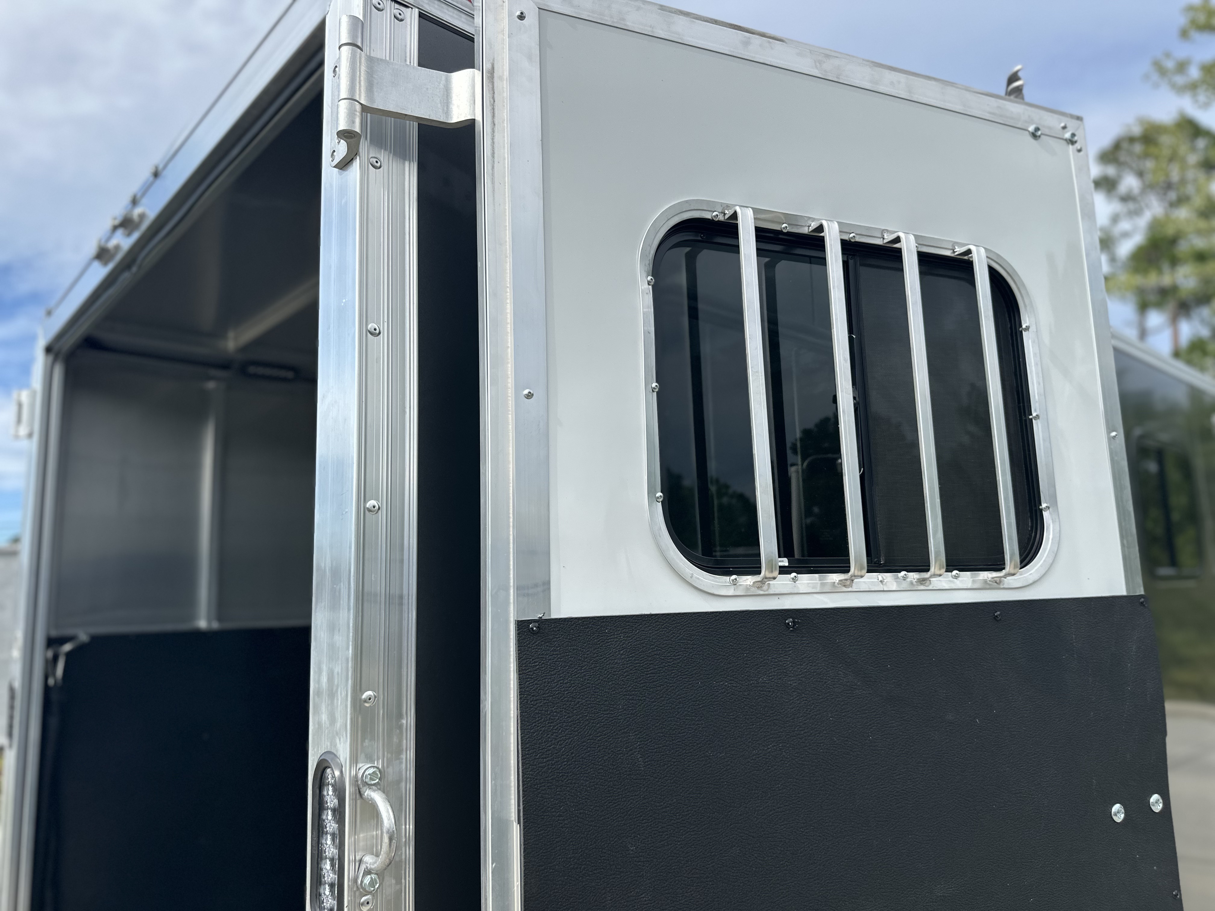 New 2026 Frontier Trailers Strider 3 Horse Trailer