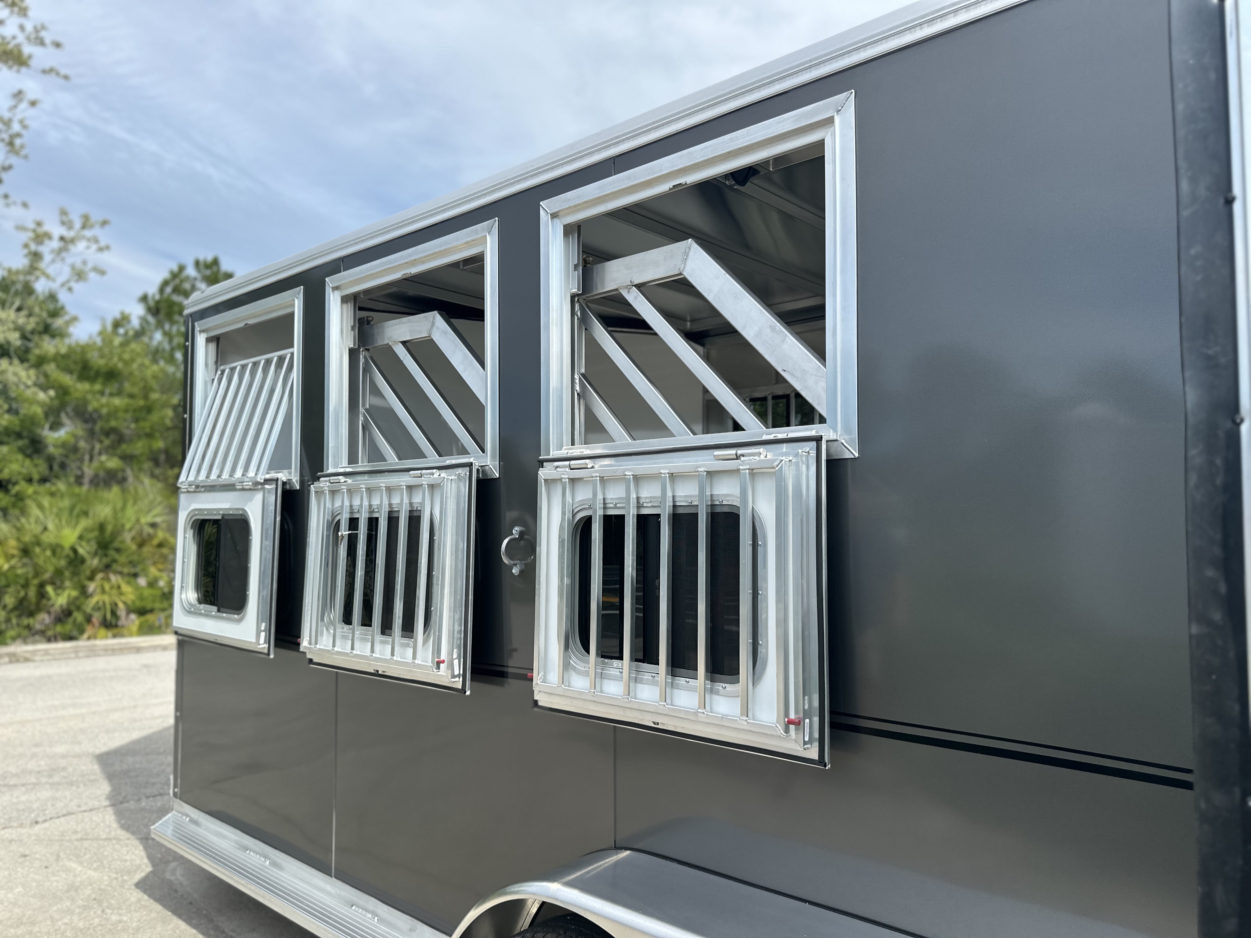 New 2026 Frontier Trailers Strider 3 Horse Trailer