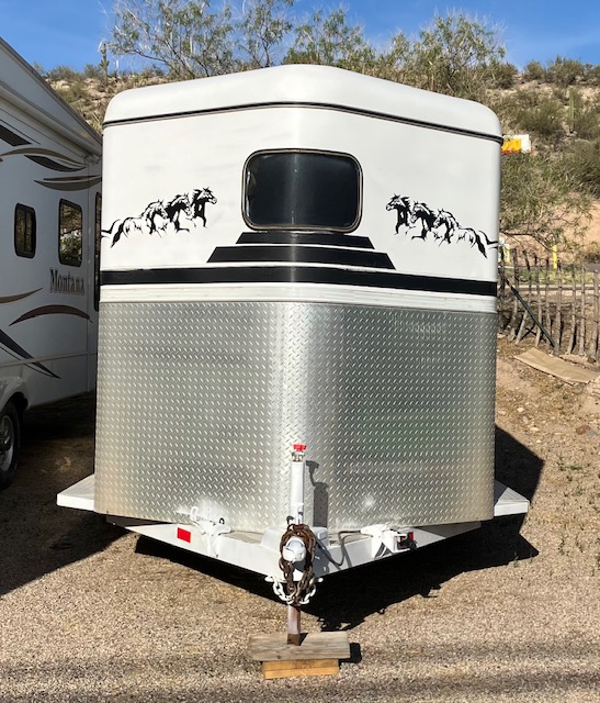 Consignment 1995 Logan Coach 3 Horse Trailer