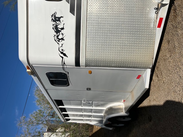 Consignment 1995 Logan Coach 3 Horse Trailer