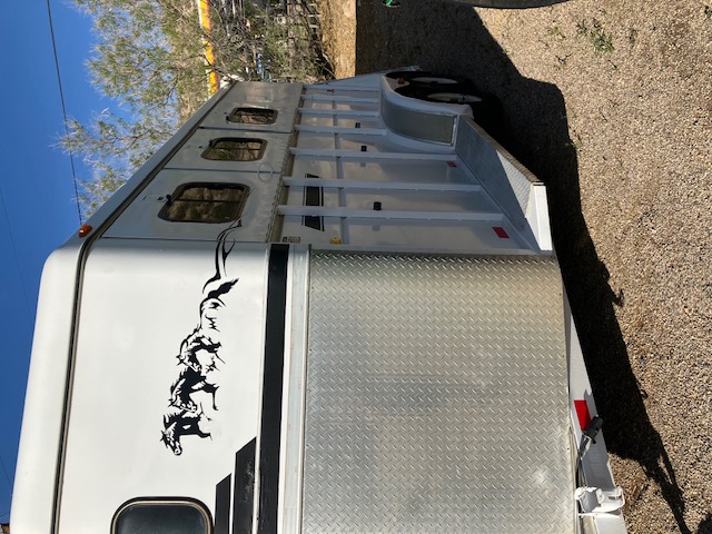 Consignment 1995 Logan Coach 3 Horse Trailer